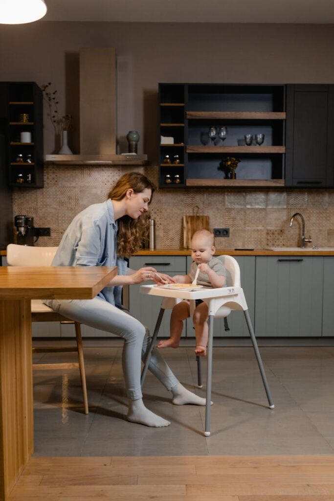 Cadeiras de Alimentação Compactas e Portáteis: Vantagens para Famílias em Movimento