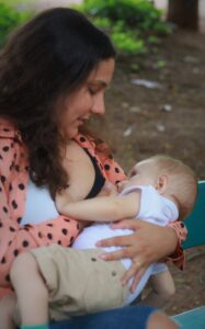 Desmame Gradual: Como Fazer a Transição com Carinho e Respeito ao Bebê